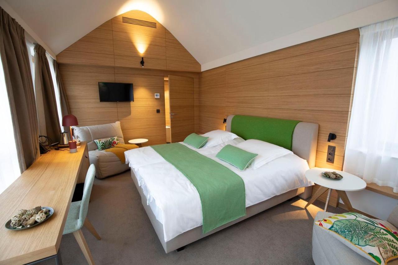 B-Lodge Boutique Hotel Louvain-la-Neuve Exteriör bild