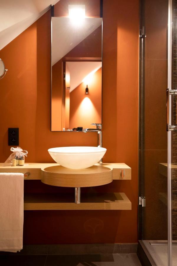 B-Lodge Boutique Hotel Louvain-la-Neuve Exteriör bild