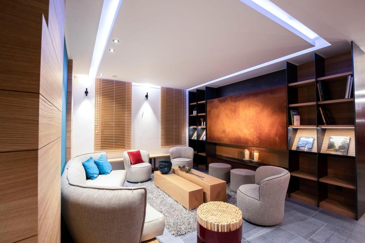 B-Lodge Boutique Hotel Louvain-la-Neuve Exteriör bild