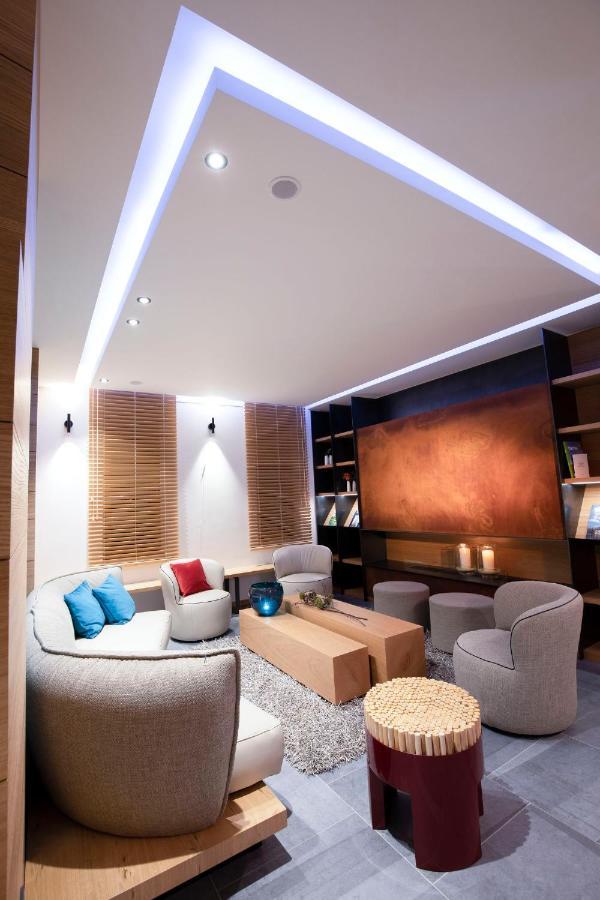 B-Lodge Boutique Hotel Louvain-la-Neuve Exteriör bild